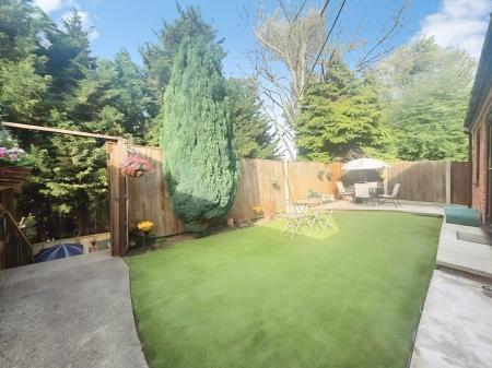 4 bedroom Detached house for sale in Poplar Avenue, Nottinghamshire, Sherwood Nottingham, NG5