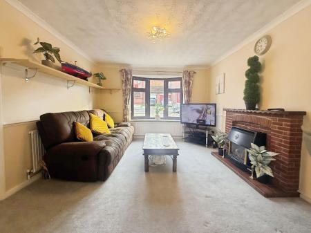 4 bedroom Detached house for sale in Poplar Avenue, Nottinghamshire, Sherwood Nottingham, NG5
