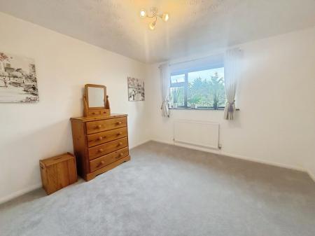 4 bedroom Detached house for sale in Poplar Avenue, Nottinghamshire, Sherwood Nottingham, NG5
