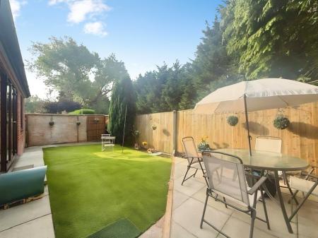 4 bedroom Detached house for sale in Poplar Avenue, Nottinghamshire, Sherwood Nottingham, NG5