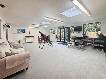 4 bedroom Detached house for sale in Poplar Avenue, Nottinghamshire, Sherwood Nottingham, NG5