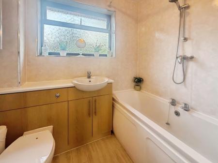 4 bedroom Detached house for sale in Poplar Avenue, Nottinghamshire, Sherwood Nottingham, NG5