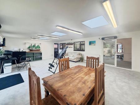 4 bedroom Detached house for sale in Poplar Avenue, Nottinghamshire, Sherwood Nottingham, NG5