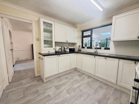4 bedroom Detached house for sale in Poplar Avenue, Nottinghamshire, Sherwood Nottingham, NG5
