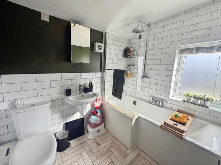 4 bedroom Terraced House for sale in Ashwell Street, Nottingham, Netherfield, NG4