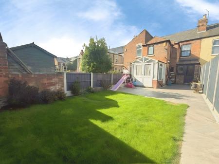 4 bedroom Terraced House for sale in Ashwell Street, Nottingham, Netherfield, NG4