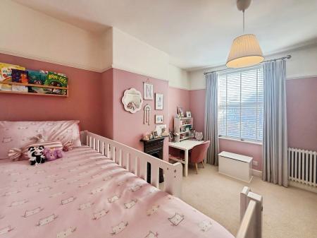 4 bedroom Terraced House for sale in Ashwell Street, Nottingham, Netherfield, NG4