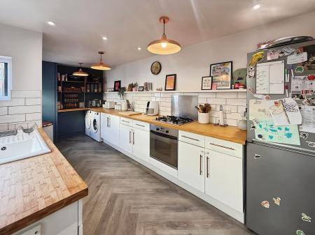 4 bedroom Terraced House for sale in Ashwell Street, Nottingham, Netherfield, NG4