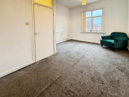 1 bedroom Flat to let in Holden Street, Radford Nottingham, NG7
