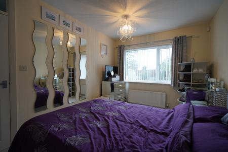 2 bedroom Bungalow for sale in Yarwell Close, Nottingham, NG3