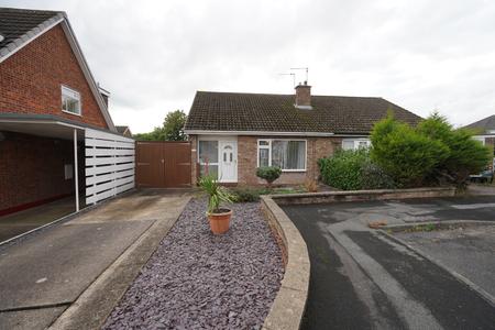 2 bedroom Bungalow for sale in Yarwell Close, Nottingham, NG3