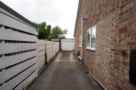 2 bedroom Bungalow for sale in Yarwell Close, Nottingham, NG3