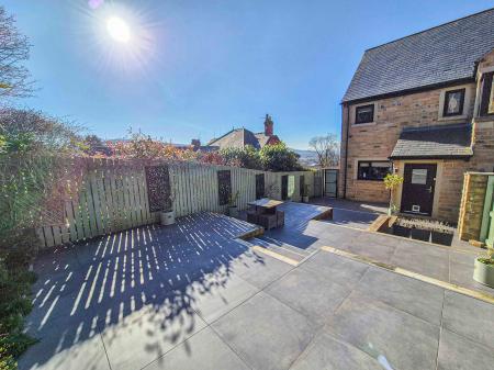 5 bedroom Detached house for sale in Broadacres, Oldham, OL4