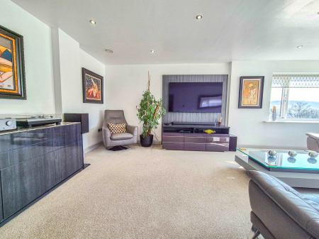 5 bedroom Detached house for sale in Broadacres, Oldham, OL4