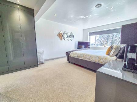 5 bedroom Detached house for sale in Broadacres, Oldham, OL4