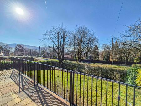 5 bedroom Detached house for sale in Broadacres, Oldham, OL4