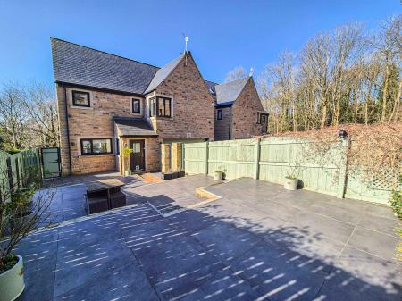 5 bedroom Detached house for sale in Broadacres, Oldham, OL4