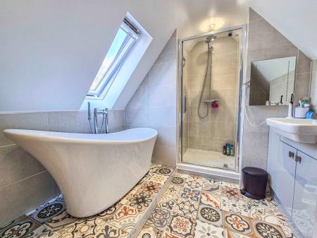 5 bedroom Detached house for sale in Broadacres, Oldham, OL4