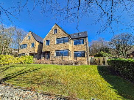 5 bedroom Detached house for sale in Broadacres, Oldham, OL4