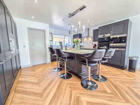 5 bedroom Detached house for sale in Broadacres, Oldham, OL4