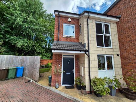 3 bedroom Semi-detached house for sale in Foxley Way, Oldham, OL4