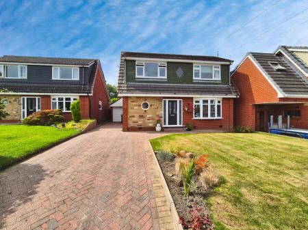 4 bedroom Detached house for sale in Kirkdale Drive, Oldham, OL2