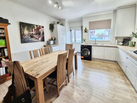 2 bedroom Terraced House for sale in Shaw Road, Oldham, OL2