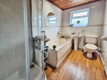 2 bedroom Terraced House for sale in Shaw Road, Oldham, OL2