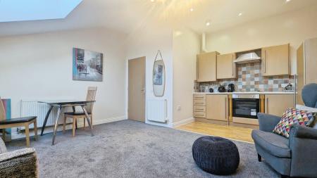 2 bedroom Flat to let in Stamford Road, Mossley, Mossley, OL5