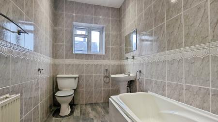 2 bedroom Terraced House to let in Verney Road, Royton, OL2