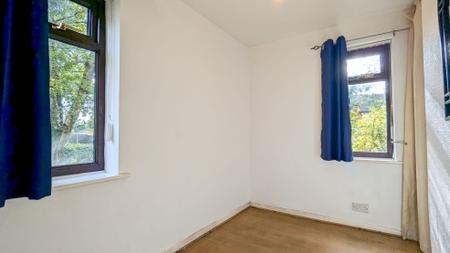 1 bedroom Flat to let in Firwood Park, Chadderton, OL9