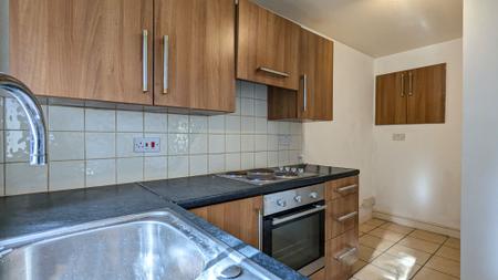 1 bedroom Flat to let in Firwood Park, Chadderton, OL9