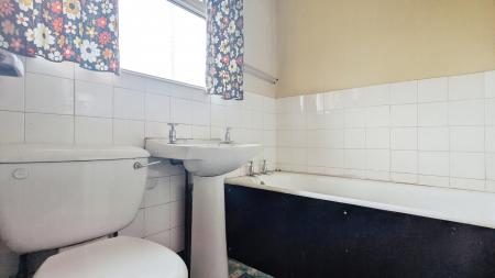 3 bedroom Terraced House for sale in Denton Lane, Chadderton, OL9