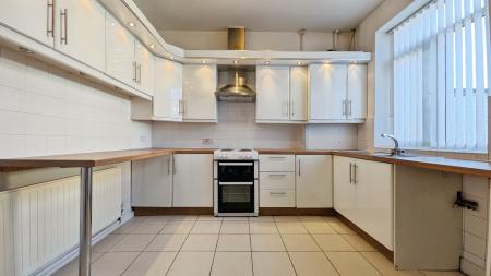 2 bedroom Terraced House to let in Prince George Street, Oldham, OL1