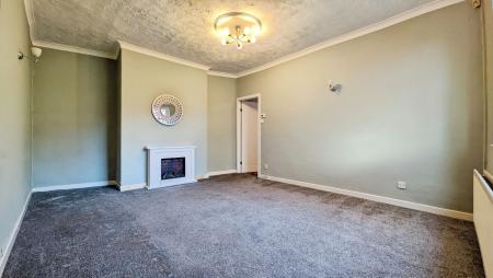 2 bedroom Detached house to let in Huddersfield Road, Oldham, OL4