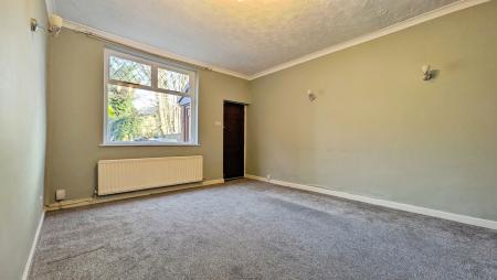 2 bedroom Detached house to let in Huddersfield Road, Oldham, OL4