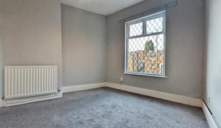 2 bedroom Detached house to let in Huddersfield Road, Oldham, OL4