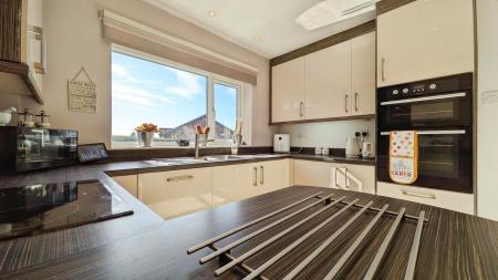 4 bedroom Detached house for sale in Mayfield Avenue, Oldham, OL4