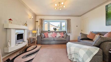 4 bedroom Detached house for sale in Mayfield Avenue, Oldham, OL4