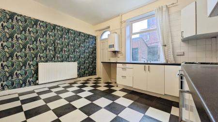 2 bedroom Terraced House for sale in Huddersfield Road, Oldham, OL4