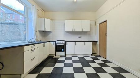 2 bedroom Terraced House for sale in Huddersfield Road, Oldham, OL4