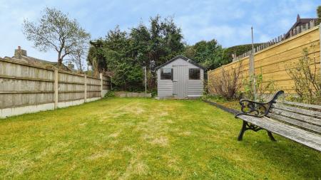 2 bedroom Flat for sale in Stonebreaks Road, Oldham, OL4