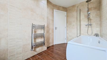 2 bedroom Flat for sale in Stonebreaks Road, Oldham, OL4