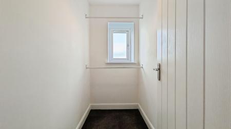 2 bedroom Flat for sale in Stonebreaks Road, Oldham, OL4