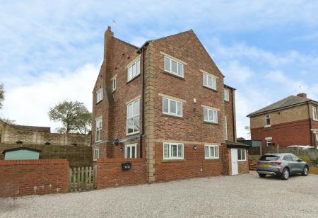 2 bedroom Flat for sale in Stonebreaks Road, Oldham, OL4