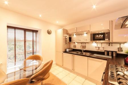 2 bedroom Flat to let in Queen Street Mills, Mossley, Mossley, OL5