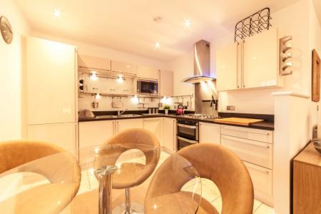 2 bedroom Flat to let in Queen Street Mills, Mossley, Mossley, OL5