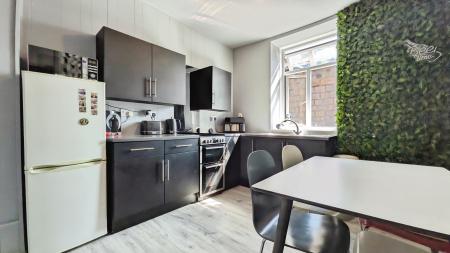 2 bedroom Terraced House for sale in Huddersfield Road, Oldham, OL4