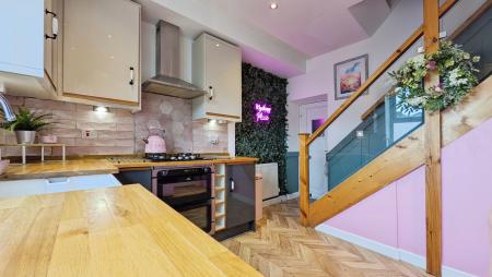 3 bedroom Terraced House for sale in Co operative Street, Oldham, OL4