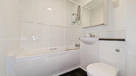 2 bedroom Apartment to let in Old Church Court, Salford, M5